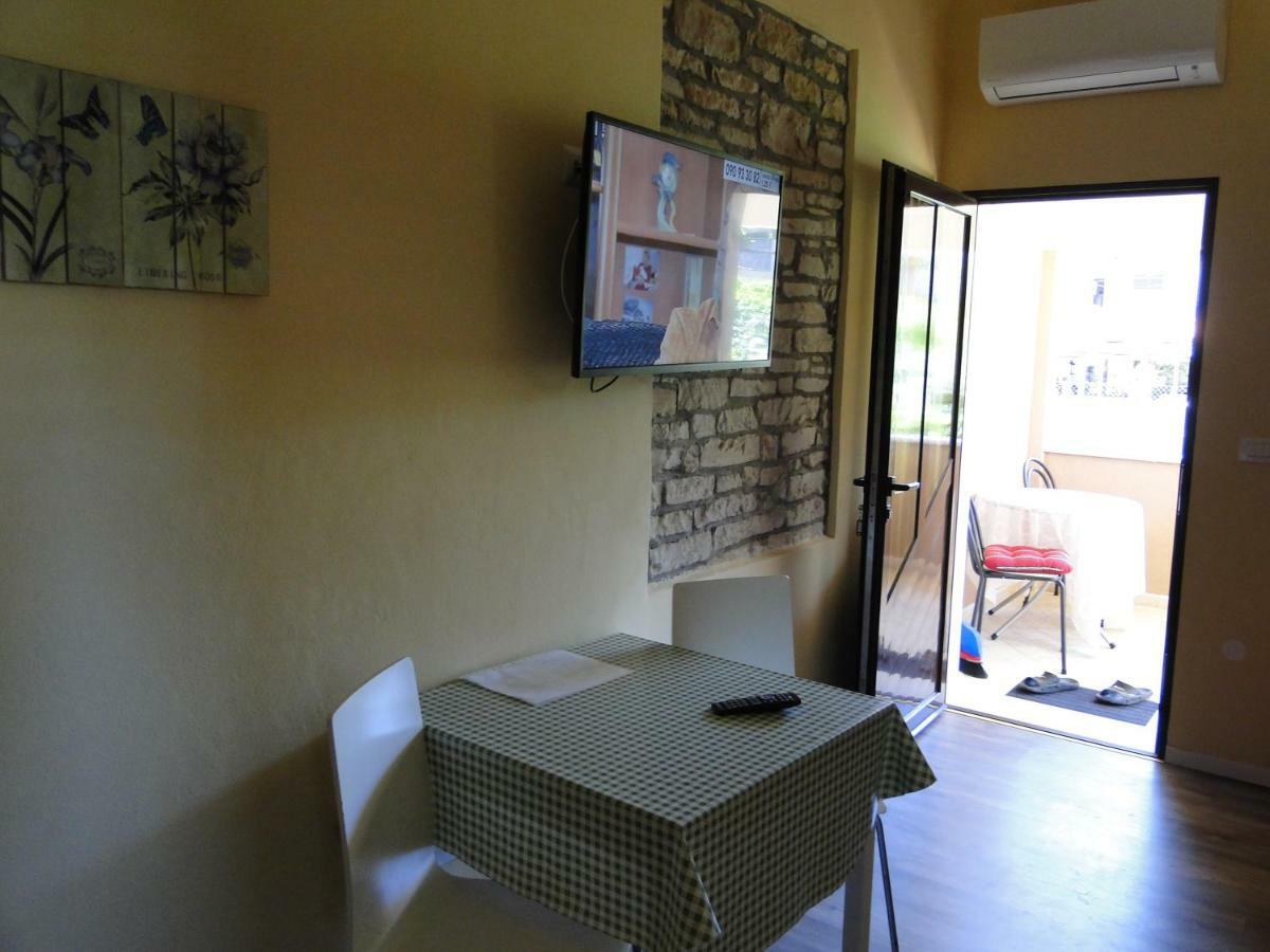 Apartment Pino Umago Exterior foto